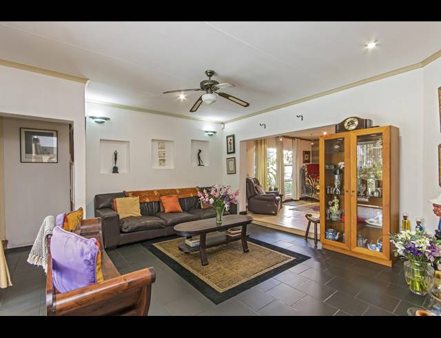 3 BEDROOM HOUSE FOR SALE IN BRYANSTON